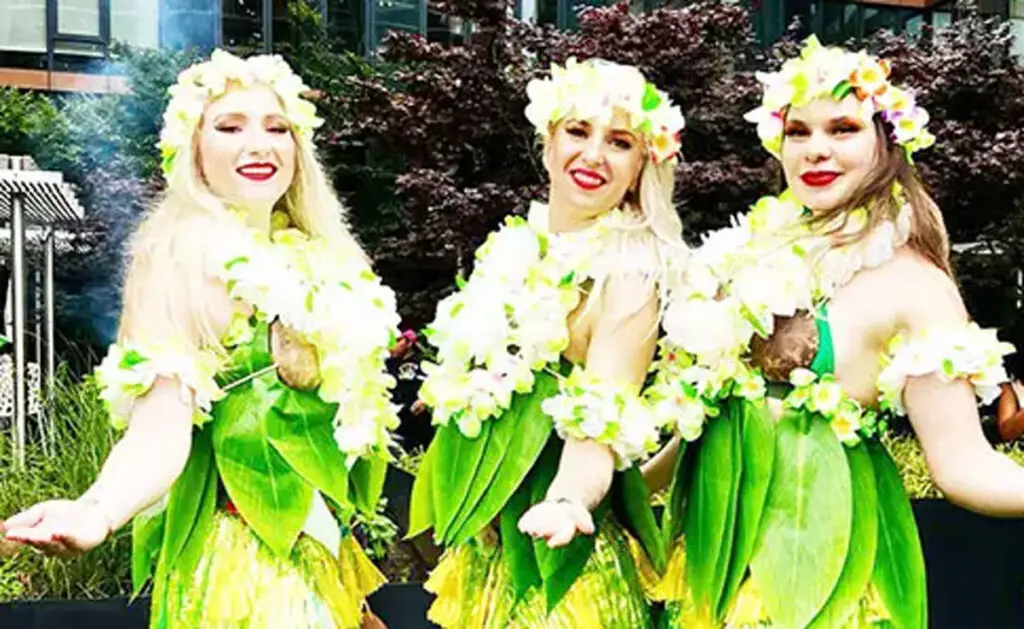 Hawaiian hula dancers